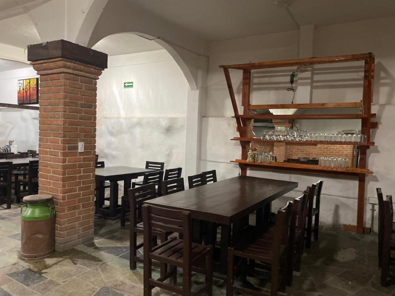 Hermanos Feregrino Bernal Exteriör bild