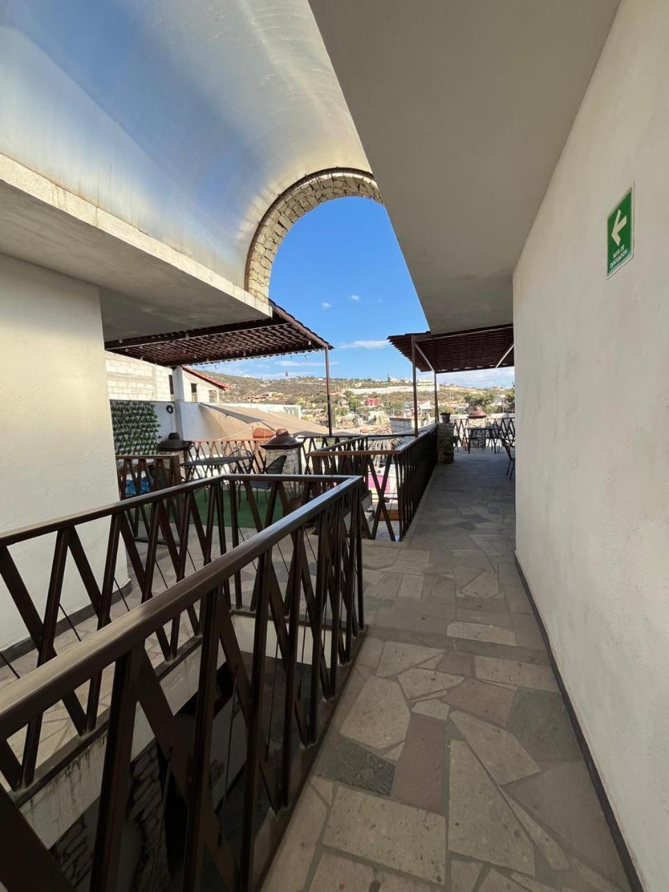 Hermanos Feregrino Bernal Exteriör bild